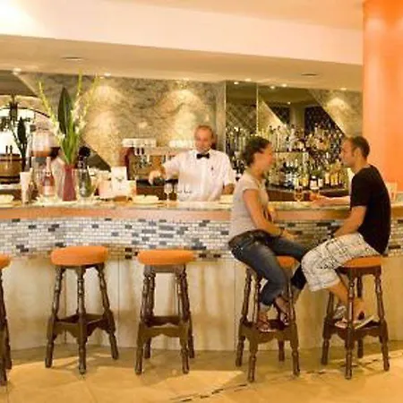 Ξενοδοχείο Universal Romantica 4*